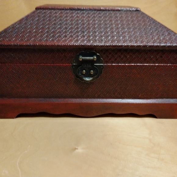 Vintage Chinese Red Wooden Box - Picture 6 of 12